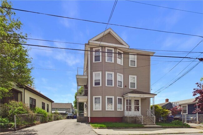 Building Photo - 120 Chandler Ave Unit 3F