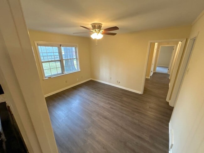 Photo - 3058 Robbiedon St