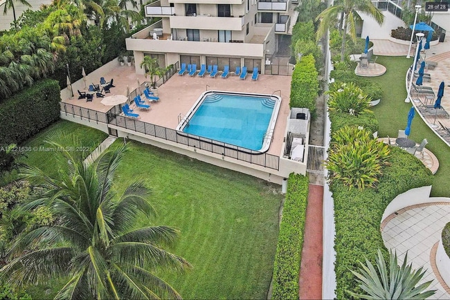 Beach Front Pool - 1621 Collins Ave Unit 505