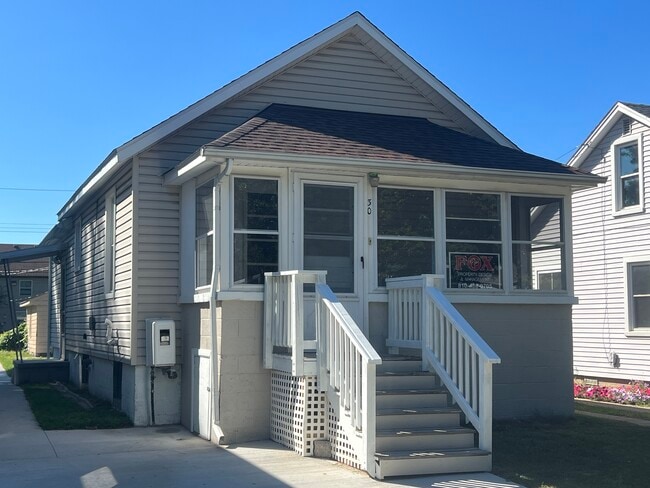 Building Photo - 30 Sheridan St Rental