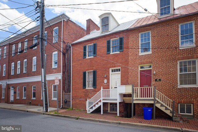 Building Photo - 123 Cathedral St Unit 1