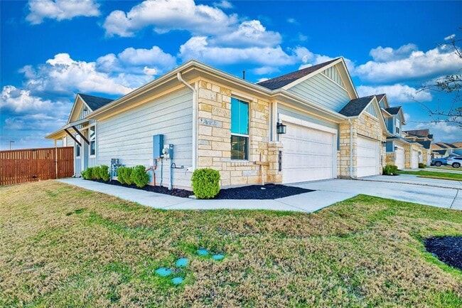 Building Photo - 501 Peace Dr