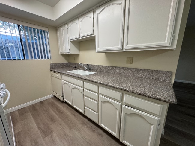 Photo - 515 E Elmwood Ave Unidad 104