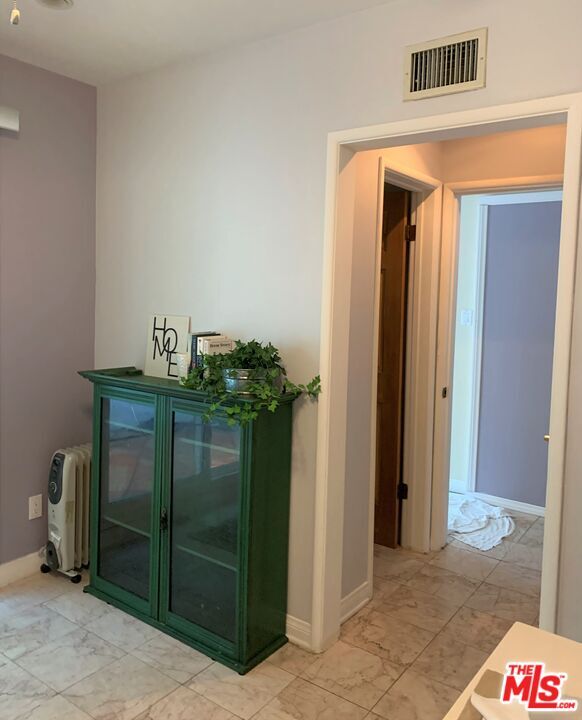 1118 Roscomare Rd Unit studio