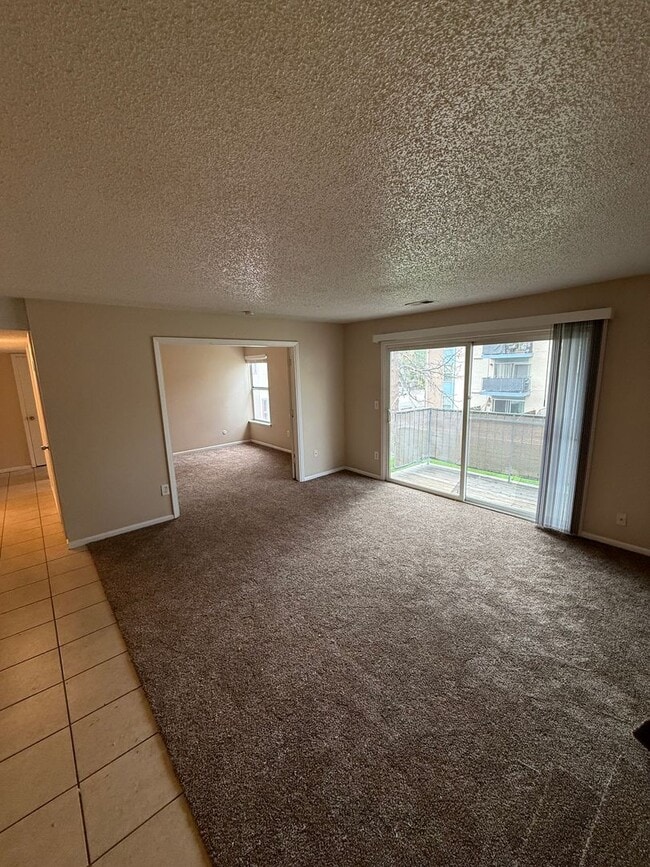 Building Photo - 3 Bed 2 Bath Available in Cottonwood Villas, Westminster Unit 204