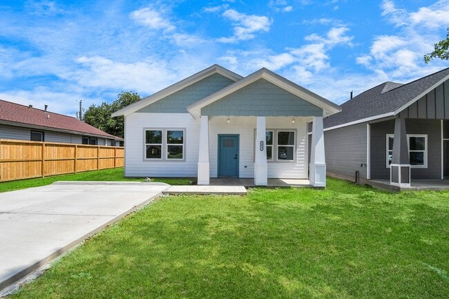 Building Photo - 10917 San Jacinto Dr