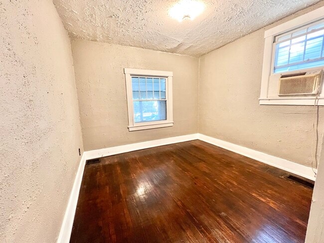 Photo - 833 S 41st St