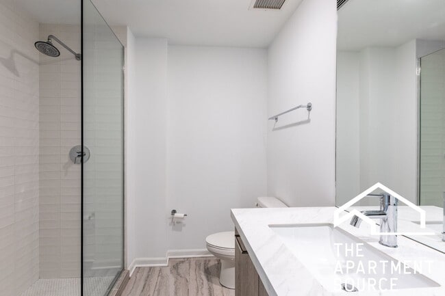 Photo - South Loop 3 bed 2 bath -- Updated Kitchen, HUGE Floorplan Unidad 405