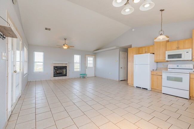 Photo - Home with Amazing Vews!