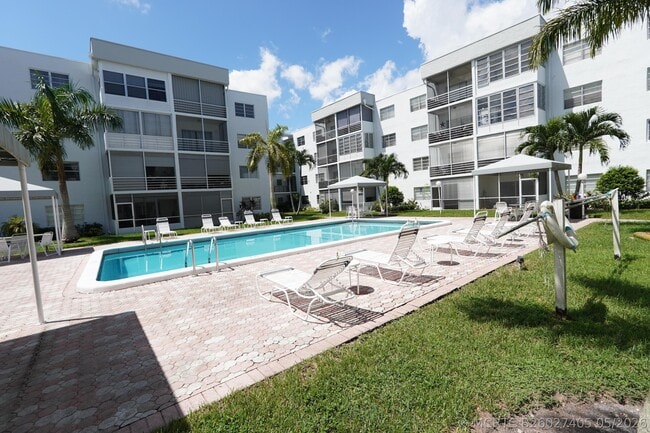Building Photo - 3000 Sunrise Lakes Blvd Unit 123