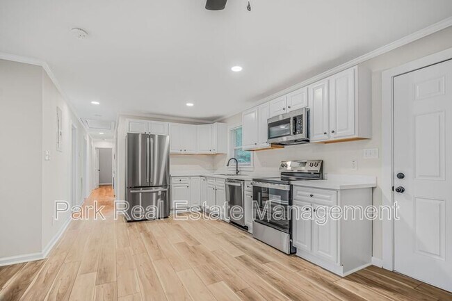 Photo - 221 Howell St