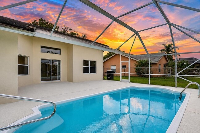 Building Photo - 10567 Paso Fino Dr