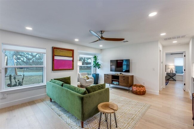 Photo - 2209 Fair Oaks Dr