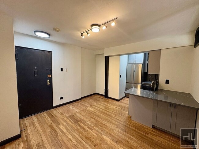 Photo - East 58th Street Unit 5B