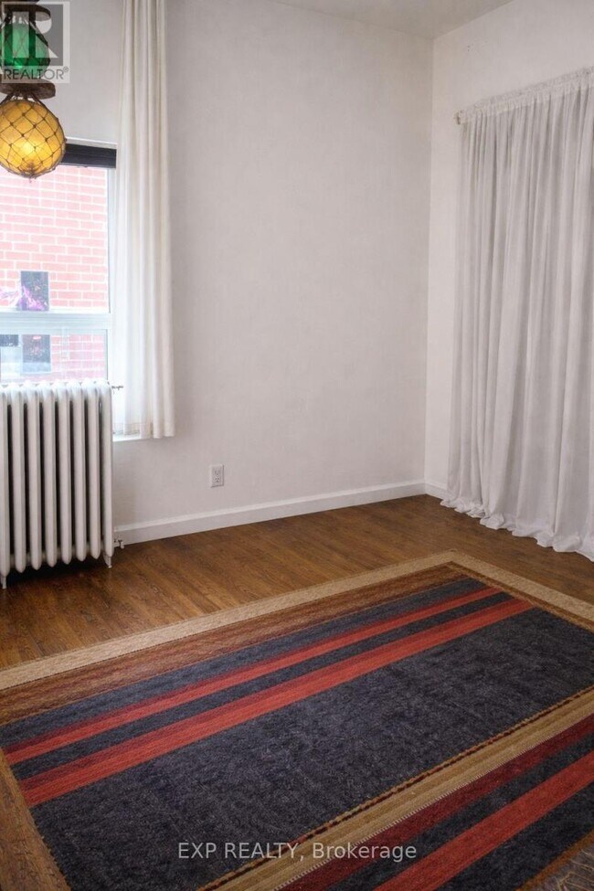 Photo - 190 Dunn Ave