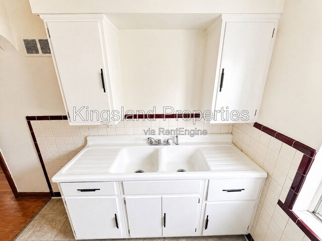 3841 Kingsland Ct
