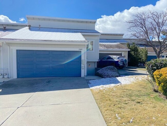 Photo - 3 Bedroom Townhouse North Reno - 2 Car Attached Garage/Mountain Views