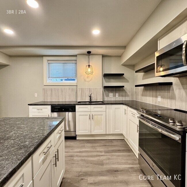 Photo - 920 Ward Pkwy Unit 10