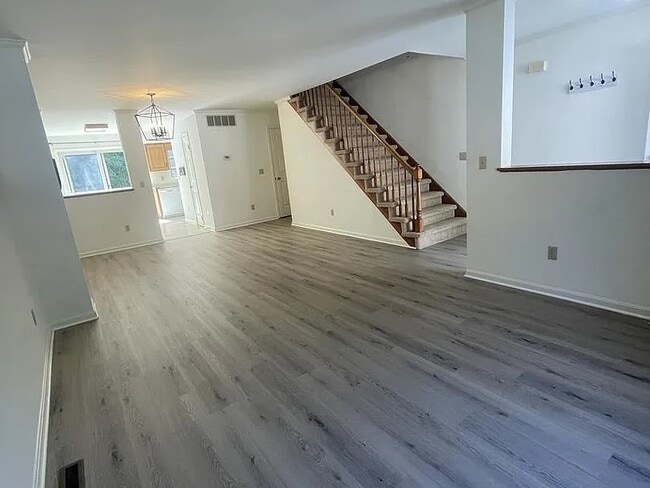 Photo - 4736 Weatherhill Dr