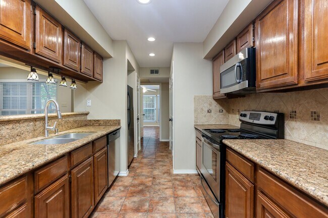 Building Photo - 2Bd Condo in Gated Community! Available No... Unit 301