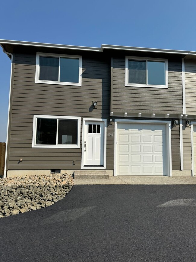 New 3 bedroom 2 1/2 bath home townhome on ... - New 3 bedroom 2 1/2 bath home townhome on ...