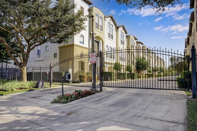 Photo - 3127 Fairdale Oaks E