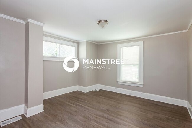 Photo - 4 Bedroom Pet-Friendly Home in Charlotte, NC with Main Street Renewal