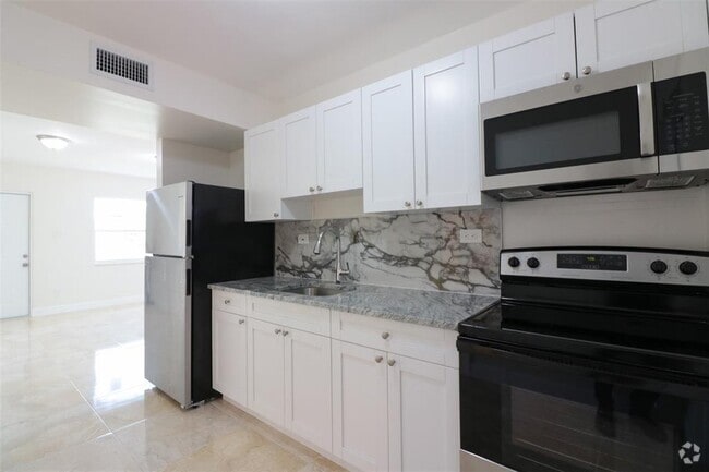 Building Photo - 3014 NW 6th St Rental