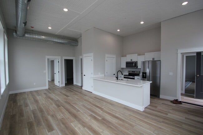 Photo - Beautifully remodeled 2 Bed + office apartment in Downtown Panora Unit 3