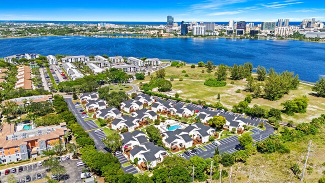 Photo - 641 Executive Center Dr Unidad P105