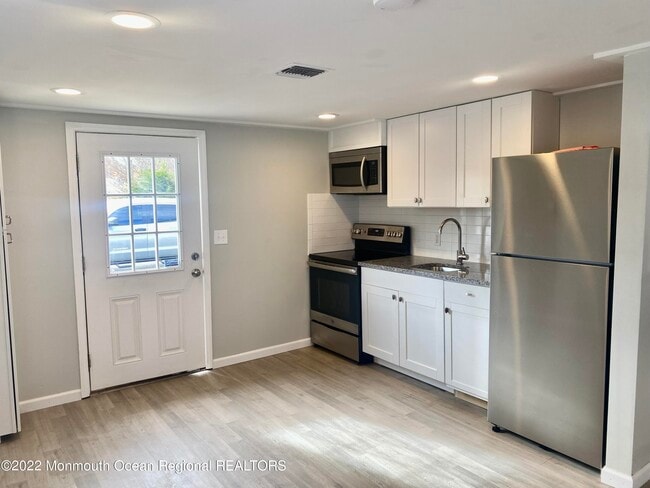 Photo - 209 Pine Dr