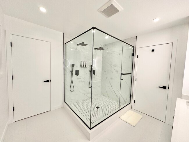 Photo - 38285 Juniper Cres