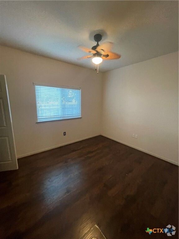 Building Photo - 101 Red Oak Ct Rental
