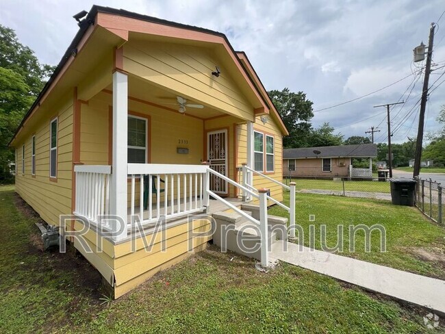 Building Photo - 2333 Georgia St Rental