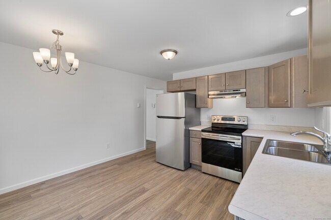 Photo - 156 Grove Ave Unidad B