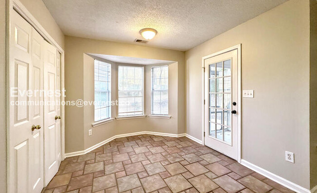 Photo - 161 Lake Terrace