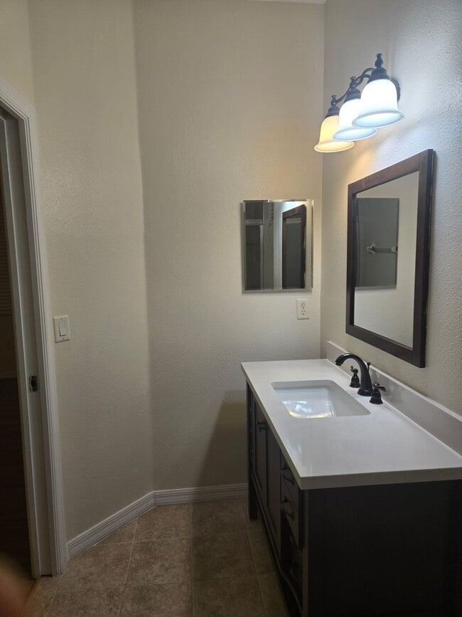 Photo - 807 Chelsea Dr