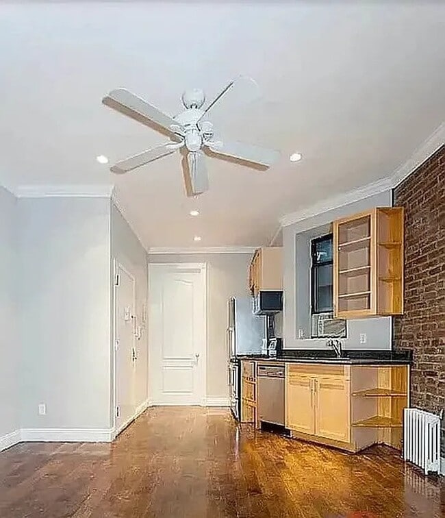 Photo - 235 E 14th St Unidad 2D