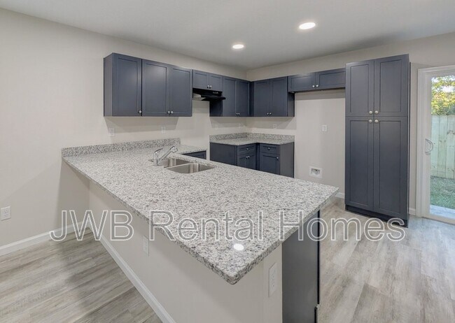 Photo - 843 Bridier St