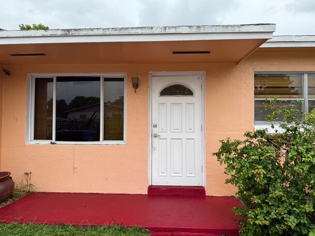 Building Photo - 3741 SW 54th Ave Rental