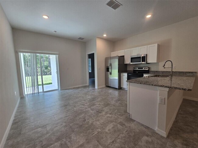 Photo - 2025 Dunbar St