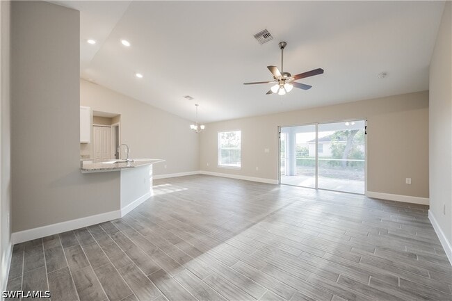 Photo - 919 Rita Ave N