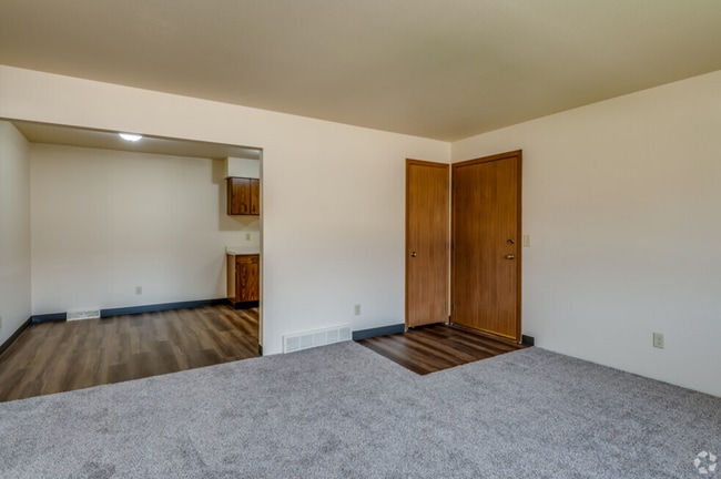 Photo - Maple Court Apartments