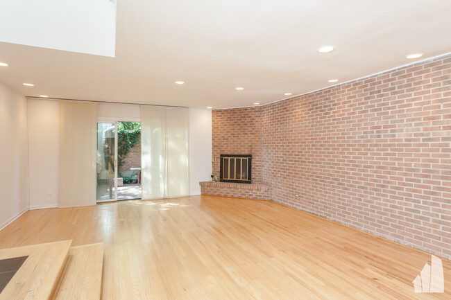 Photo - 644 W Webster Ave Townhome