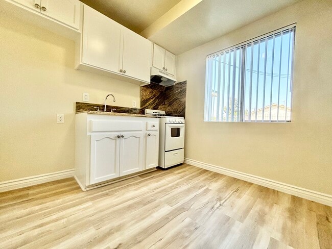 Building Photo - 7343 Sepulveda Blvd Unit 33 Rental