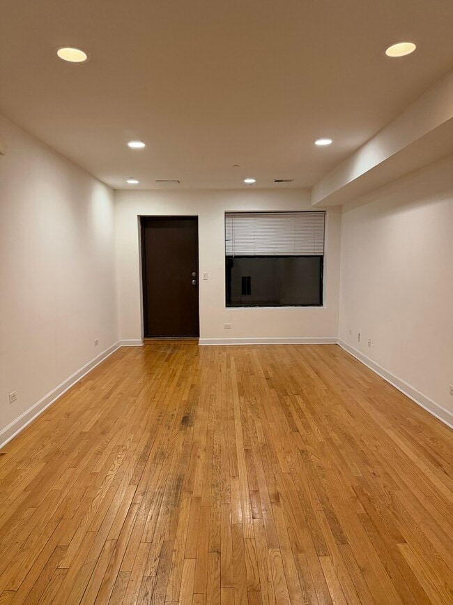 Photo - 1038 W Waveland Ave Unit G