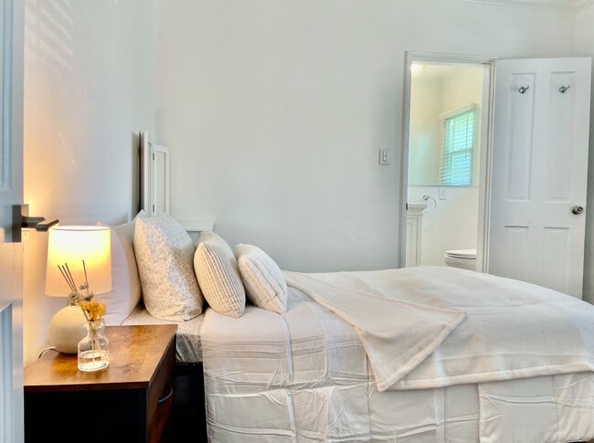 Bedroom 2 (Private) - 2855 Duarte Rd