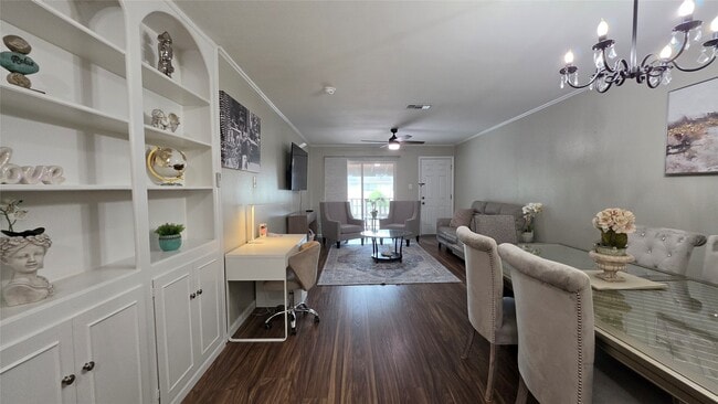 Building Photo - 12967 Trail Hollow Dr Unit A