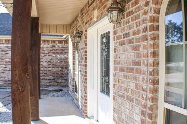 Photo - 162 James Dr