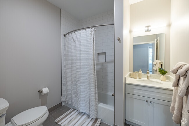1BR, 1BA - 715SF - Bathroom
